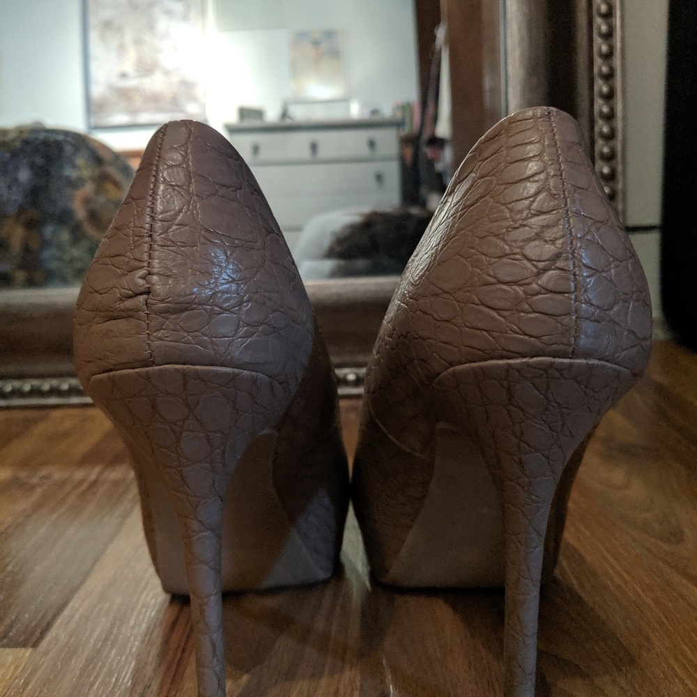 Heels - Picture 3 of 3